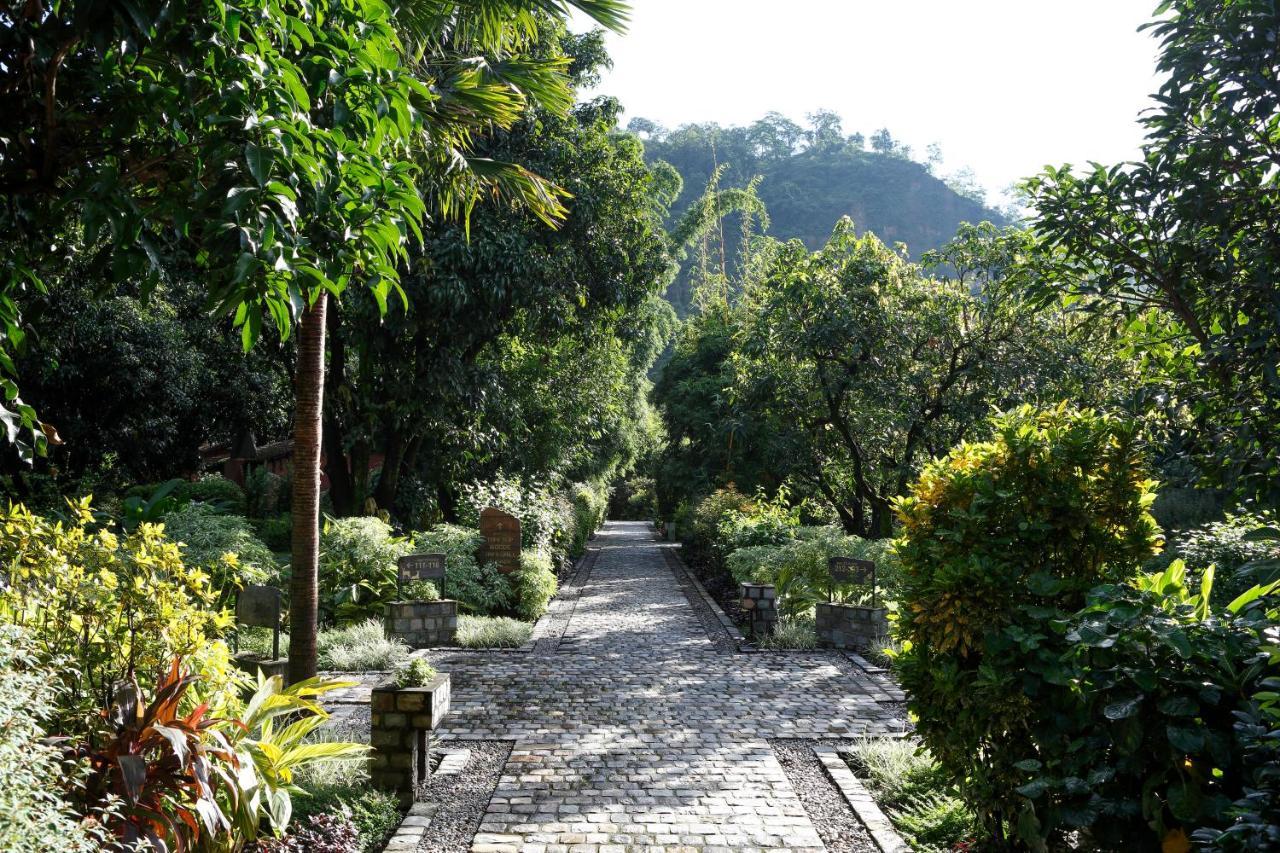 Taj Corbett Resort And Spa Uttarakhand Рамнагар Екстериор снимка