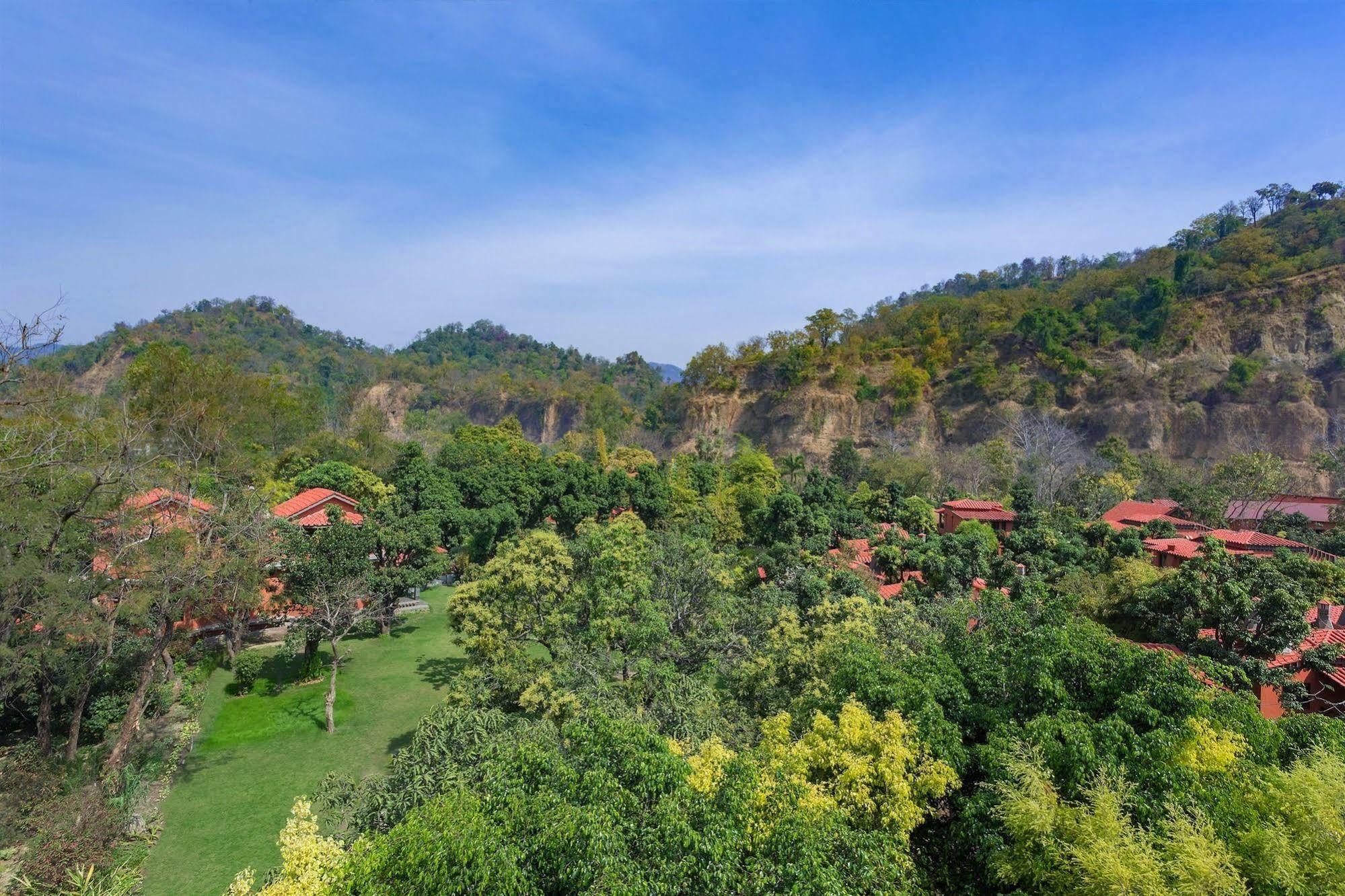 Taj Corbett Resort And Spa Uttarakhand Рамнагар Екстериор снимка