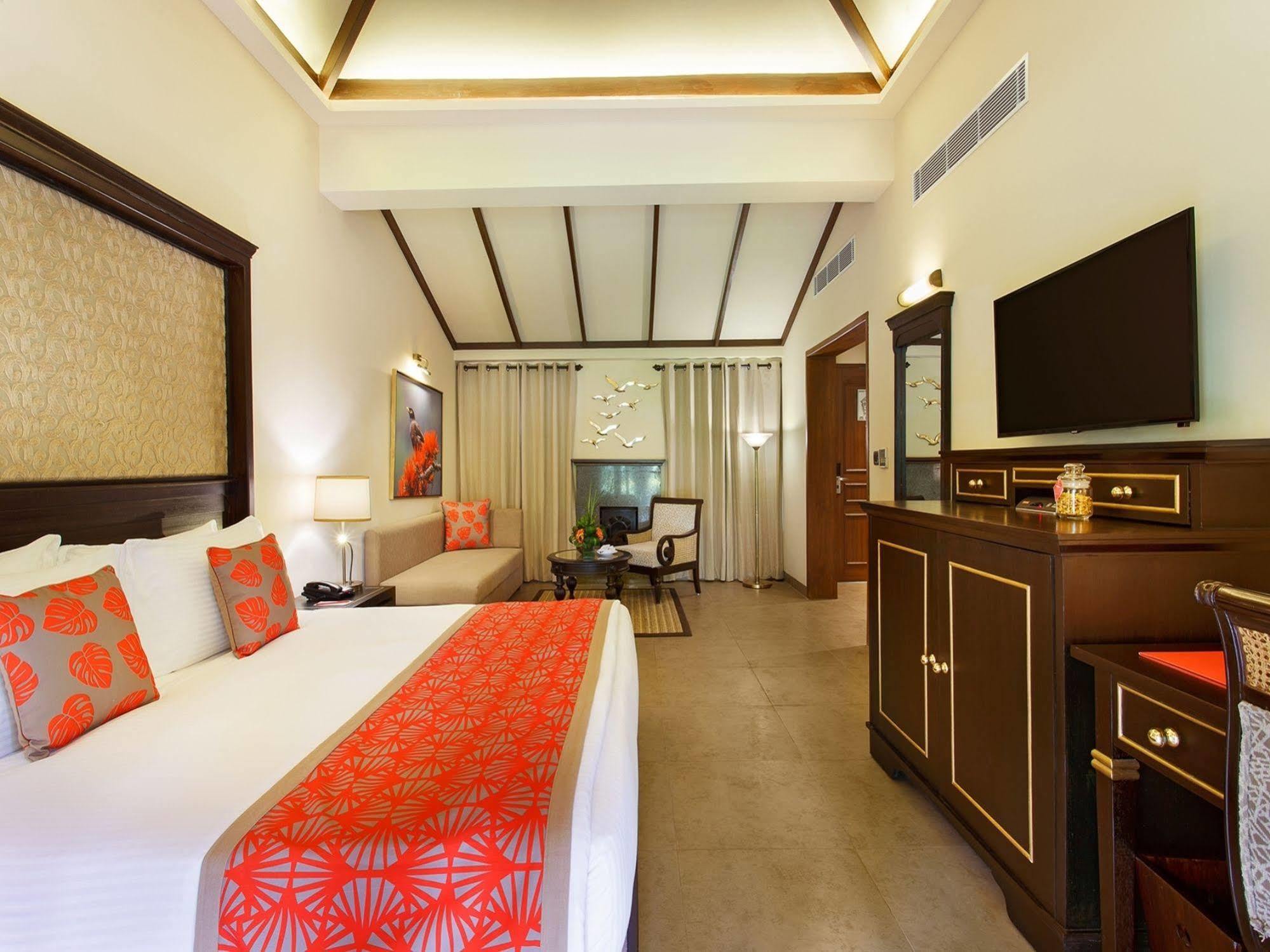 Taj Corbett Resort And Spa Uttarakhand Рамнагар Екстериор снимка