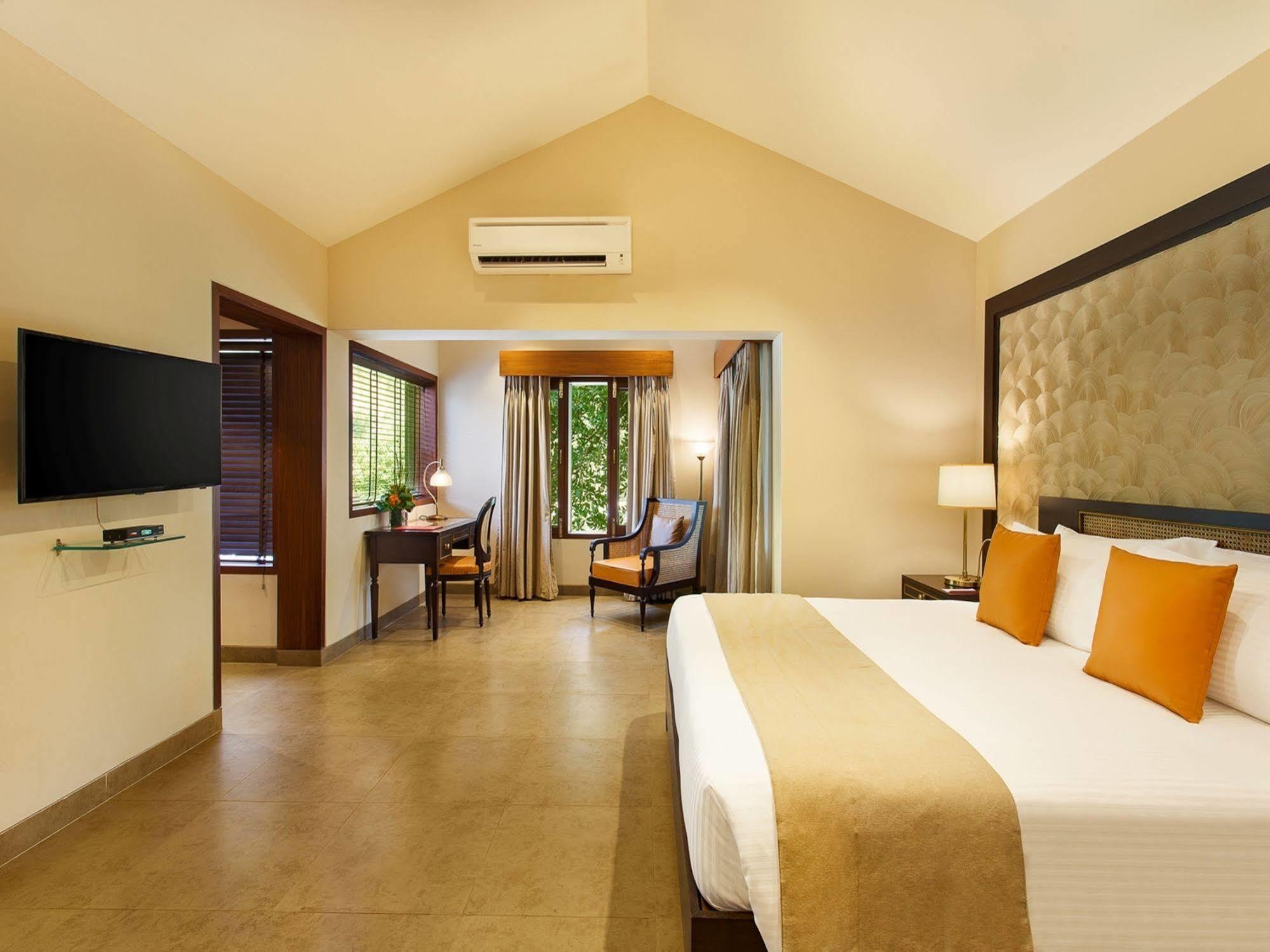 Taj Corbett Resort And Spa Uttarakhand Рамнагар Екстериор снимка