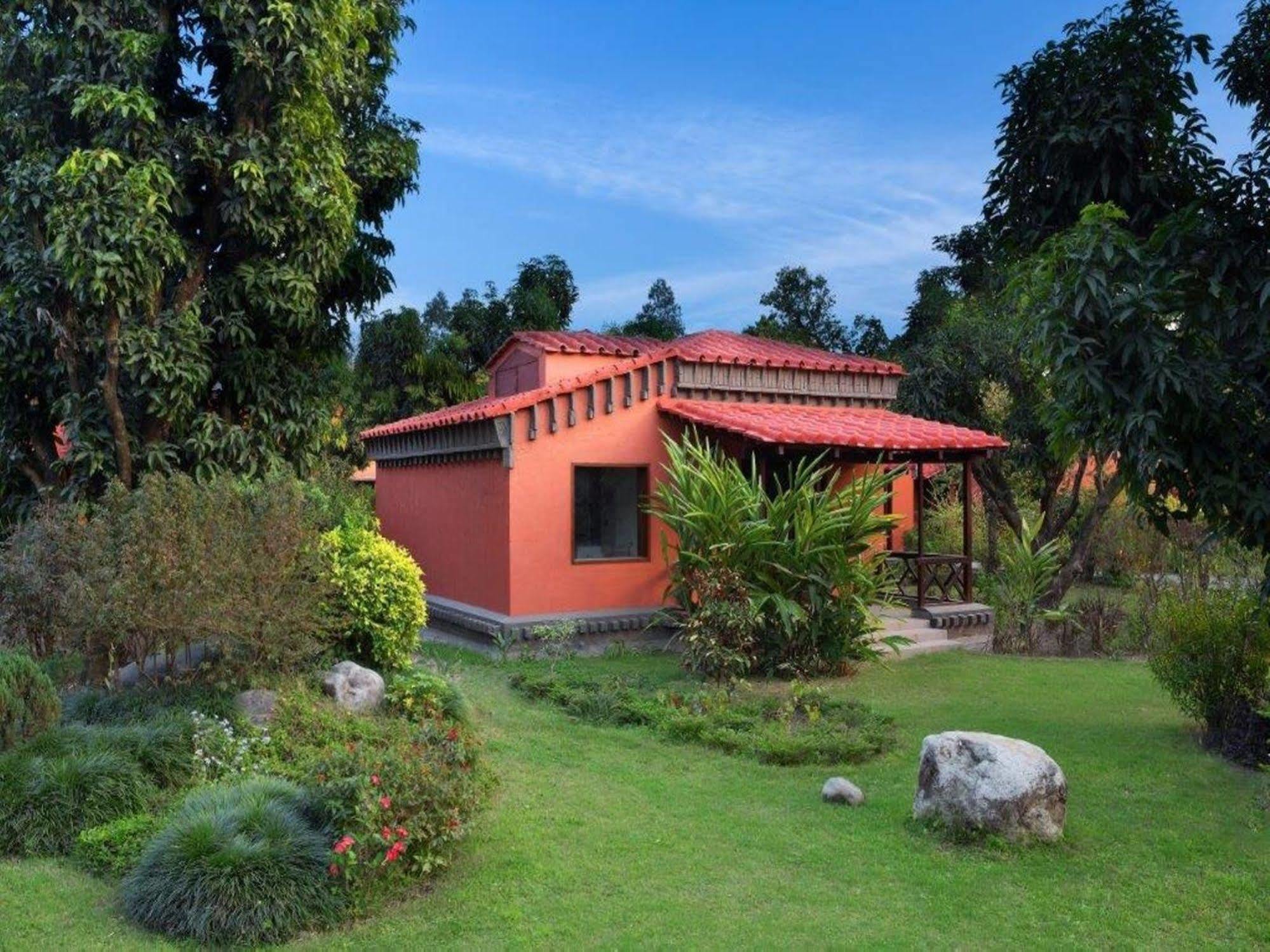 Taj Corbett Resort And Spa Uttarakhand Рамнагар Екстериор снимка