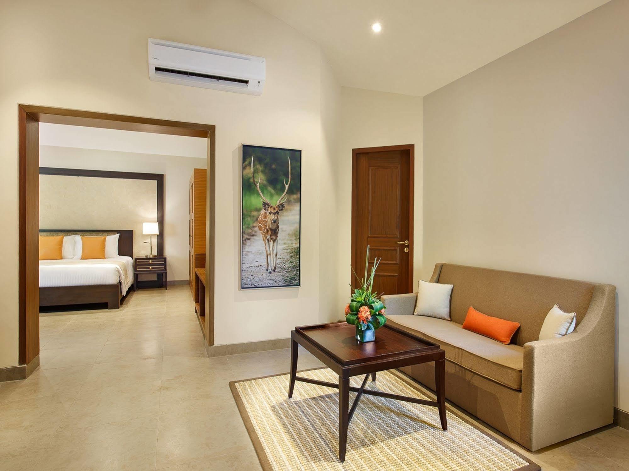 Taj Corbett Resort And Spa Uttarakhand Рамнагар Екстериор снимка