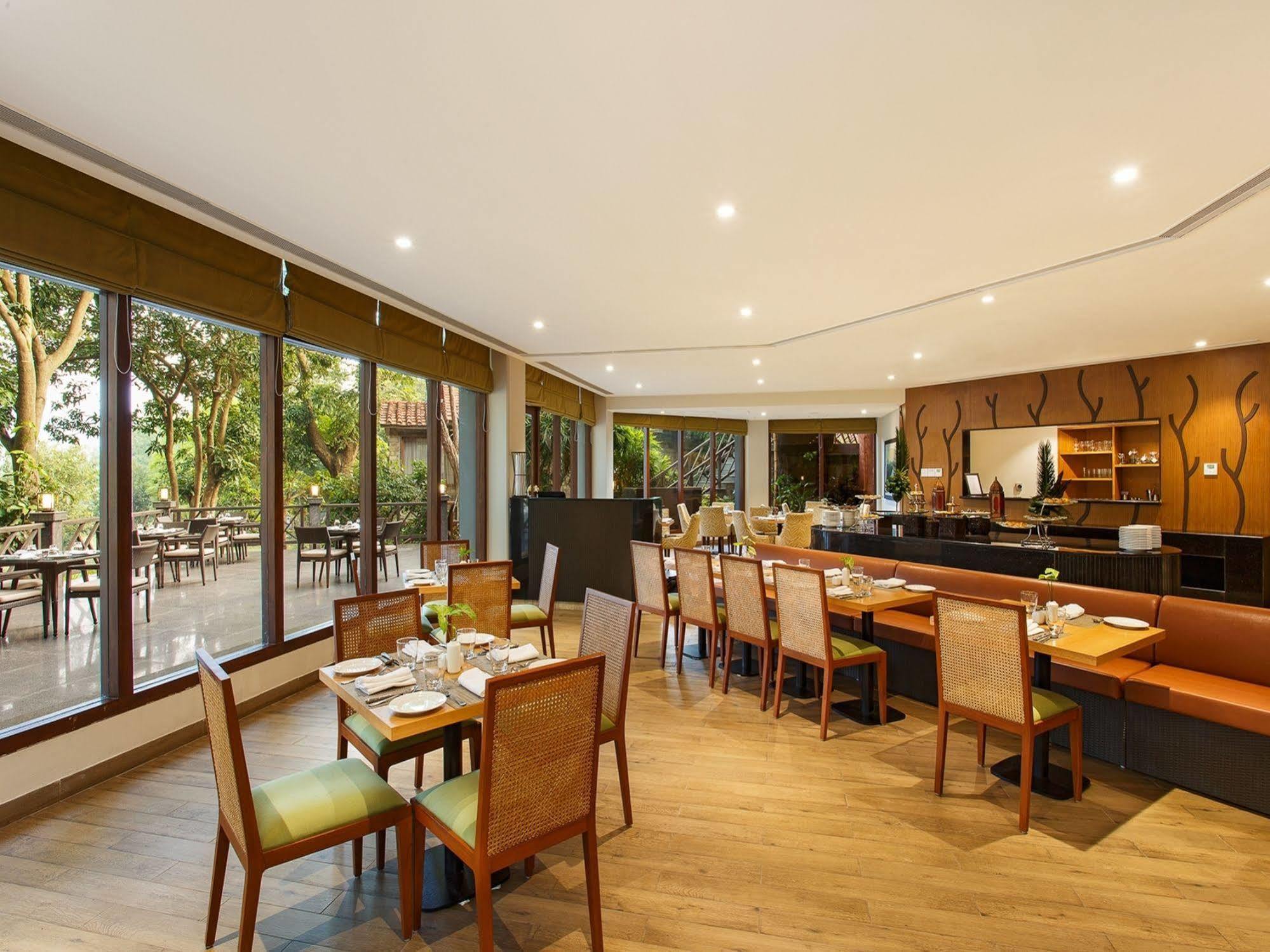 Taj Corbett Resort And Spa Uttarakhand Рамнагар Екстериор снимка